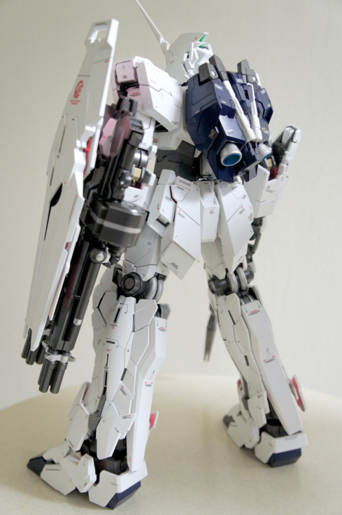 scandalousmess:PG Unicorn Gundam (Part 2 - Unicorn Mode) Here are 10 selected photos which culmina