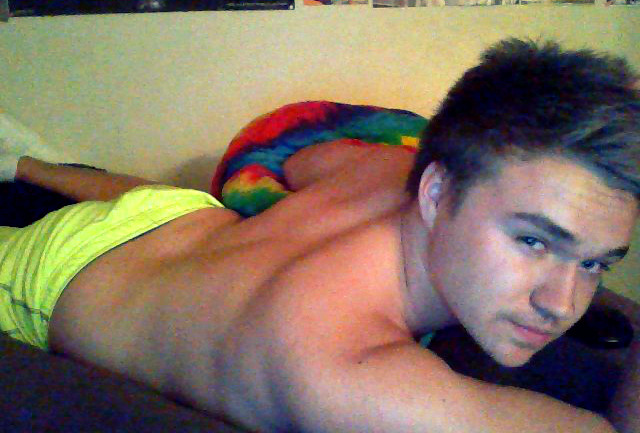 snorlaxatives:  magicchili:  snorlaxatives:  went swimming today and my back got