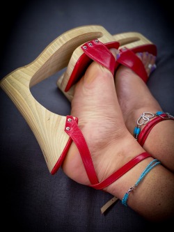 samanthaheels-deactivated202206:More of these gorgeous wedges while posing on the