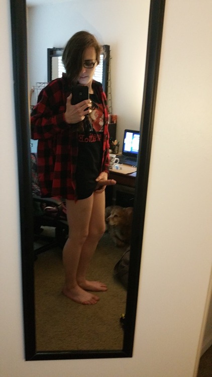 danisandcream:  I haven’t masturbated in almost a month. Today I got particularly horny. Here was me before I masturbated to orgasm on the spot.