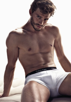 hotcelebs2000:  JAMIE DORNAN