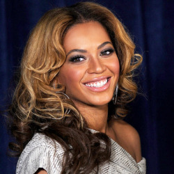 beyonce-photos:  That Beyoncé smile…