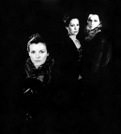 happymathilda:King Lear 1982. Brenda Blethyn, Penelope Wilton and Gillian Barge