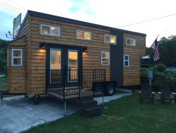 tinyhousetown:  Luxurious tiny house (280