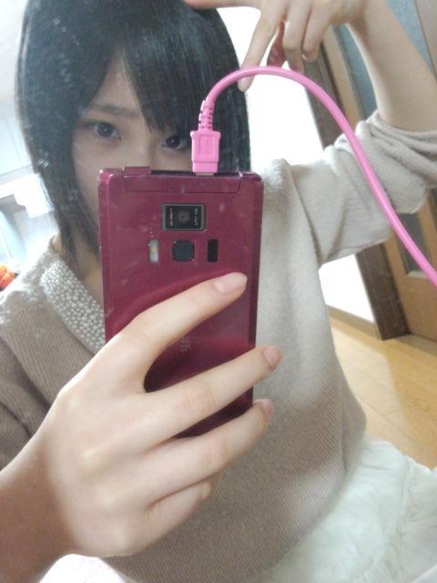 team4-ever:  ［from：高橋朱里］(゜Д゜) 明日はお仕事終わった後楽しみな事が……(*゜д゜*)うふふん(゜∀゜) ググタスのコメントで髪型好評だったぁ(^^)/うれぴでも前髪恥ずかし。 とゆことで海藻食べて前髪生やす。生やすぜ。はんっ！(*^^*)