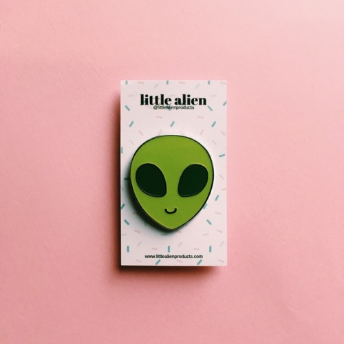 littlealienproducts: Little Alien Pin by LittleAlienProducts Available in glitter, glow-in-the-dark 