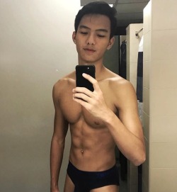 aceeahh:  studentsg:  I can’t assume that it was his. If it is, I’m going to faint  Fuck me hard daddy 😉😉