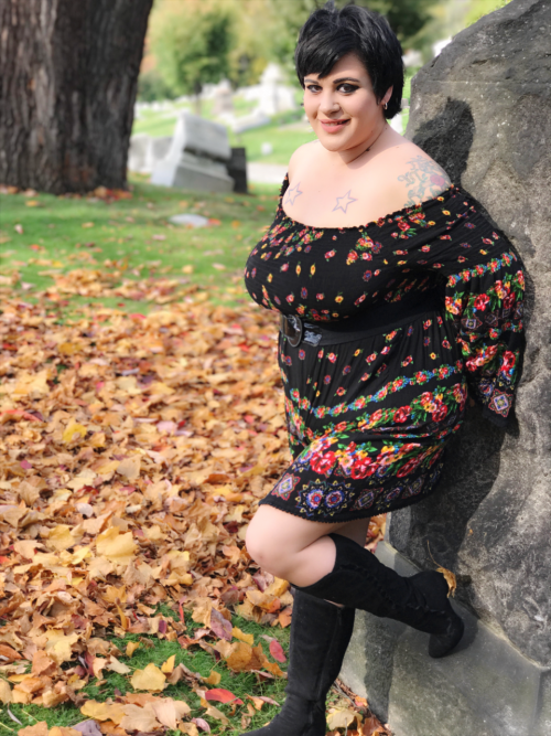 jennybebop: New cemetery set! More pics to come !! The private blog will get most of them so join to