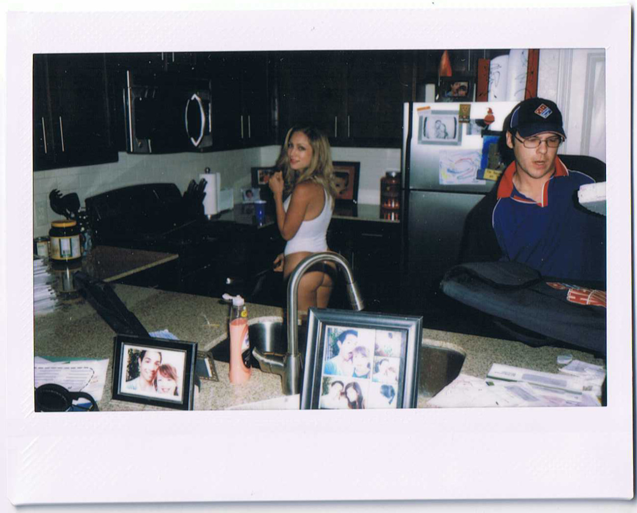 Pizza guy attempting to act like there isn&rsquo;t a thong-wearing model in the