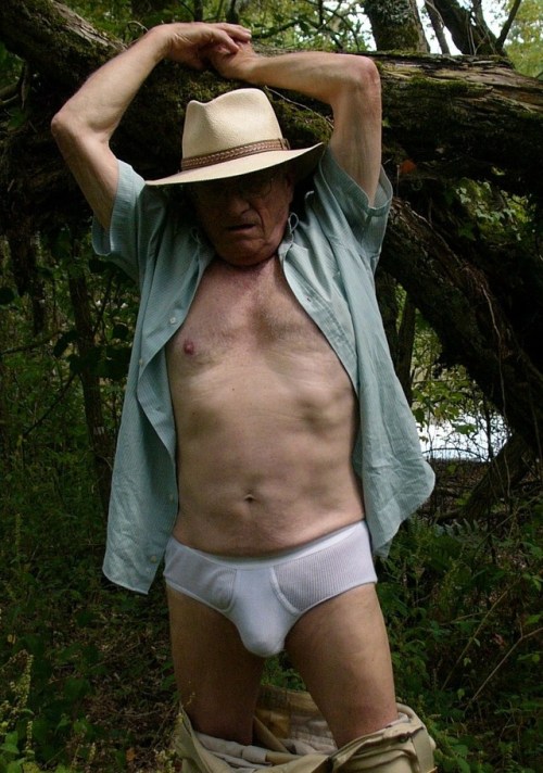 flogrown27:  briefsvests: Source: http//enslip-petitebite-alain56.blogspot.fr  Wow he is sexy …. I want u babe 