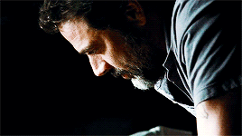 vivienvalentino:Jeffrey Dean Morgan as Max in The Resident.