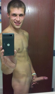 bulgesdicksandballsohmy:  Check out Hot Male Bulge and Free Gay Male Pic  Nice