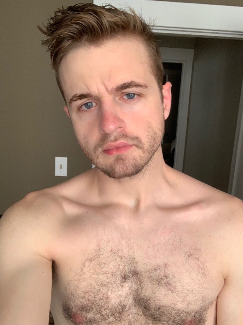 brandon-the-human:   I got a new phone  