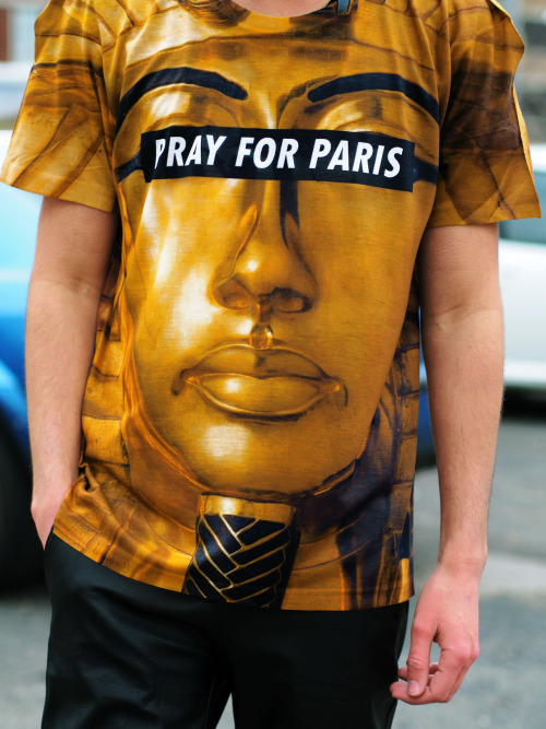 twinish:  Reblog cause the shirt is just too dope! 