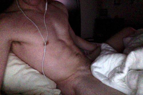 axintus:  making my return as selfie king