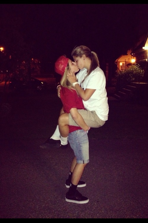 adorablelesbiancouples:  Nicole and I http://slutpls.tumblr.com http://lezbroh.tumblr.com