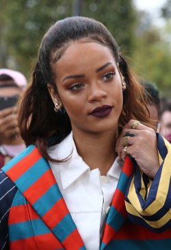 hellyeahrihannafenty:  Rihanna visiting the Eiffel Tower in Paris 