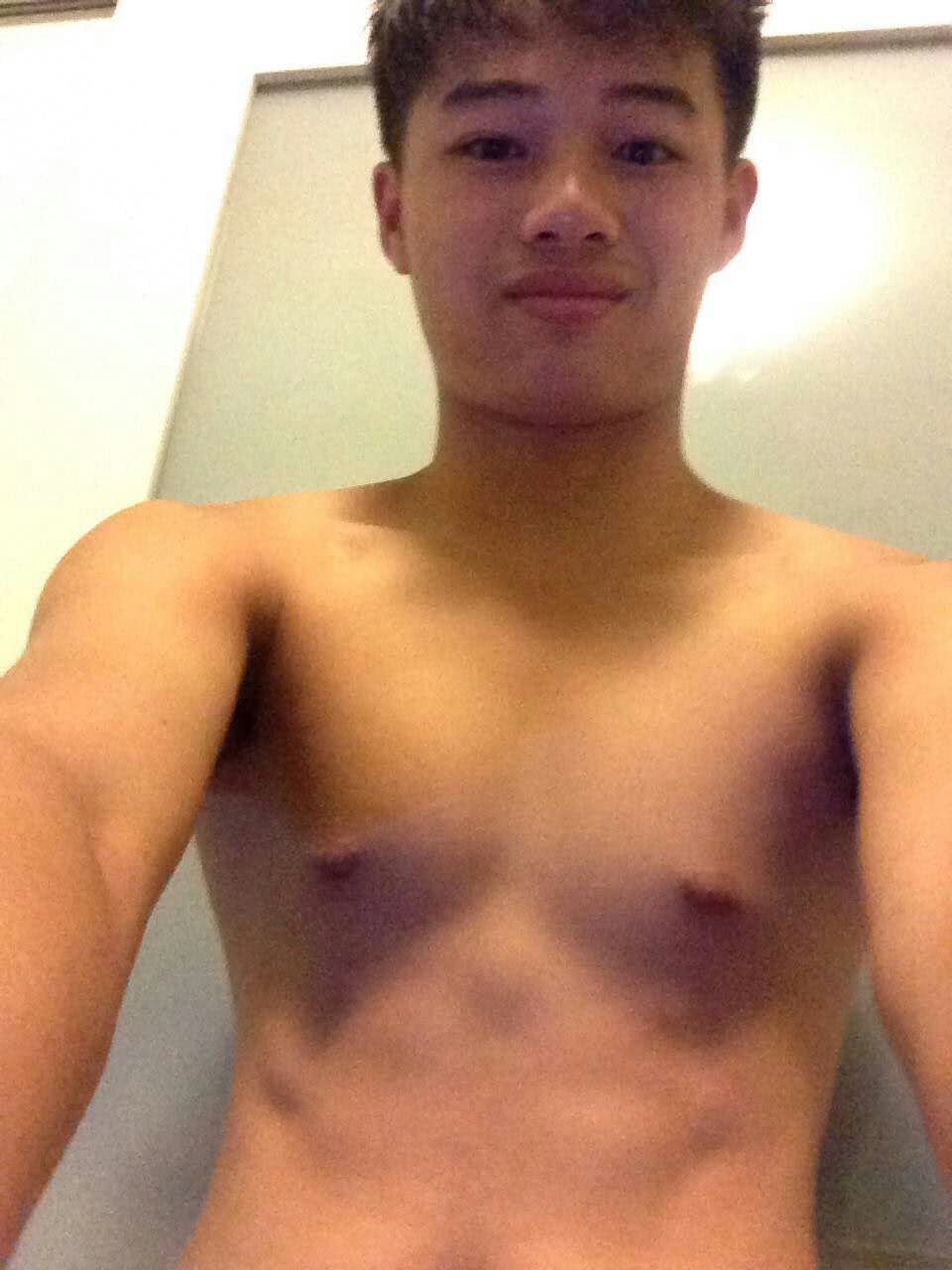 nathanxx: asianstr8guynudes:  Ryan  Instagram : Strikegymry_ Singaporean  Ryan Lee,