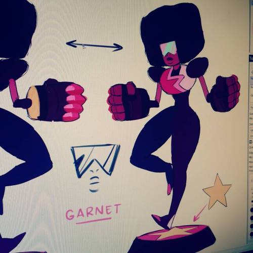 *long sigh* I really wish there was an official Garnet figurine already………
