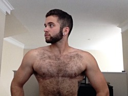 oliverbeastly:Workin’ on my fitness.