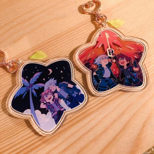 chiouart:Im so pleased with how these big charms came out, sometimes the semi transparency doesn&rsq