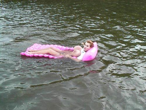 awesomebimbo: luisflakis:  Ufffffff Let’s do it in the water #Gabrielitits Montserratits  The real pierced tattooed fuck doll with huge boobs: fnchen.tumblr.com 