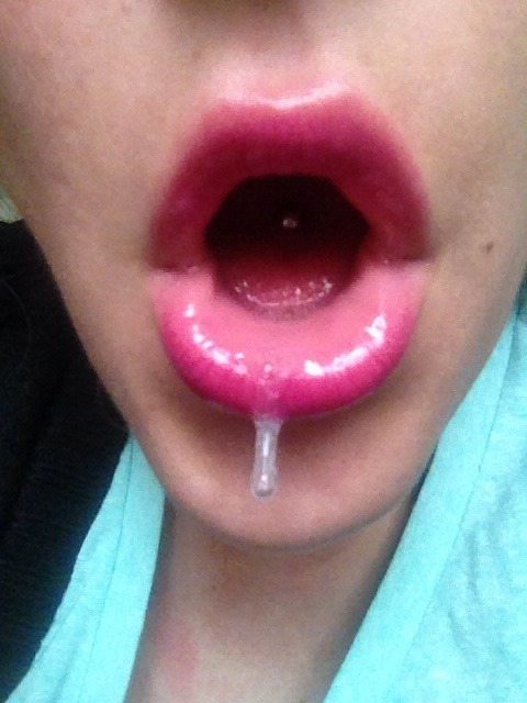 feministfuckdolltrainer:  makemedum:  I’m aching to have my mouth stretched by