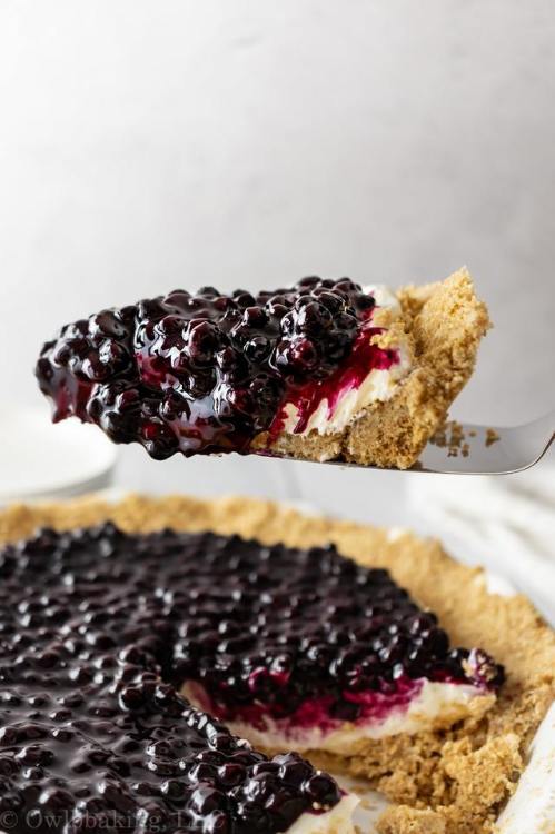 Blueberry Cream Cheese Pie is a no bake, layered pie dessert that is light, creamy and absolutely di