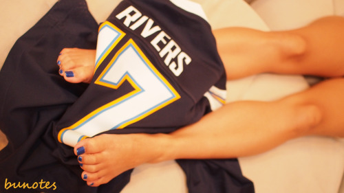 buntoes:  fade to black…last ever game as a san diego charger – R.I.P my team. (and please remember to these size 5′s responsibly ;p)