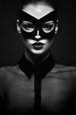 guillher:  The Shades Stefani S. photographed by Julia Kiecksee 