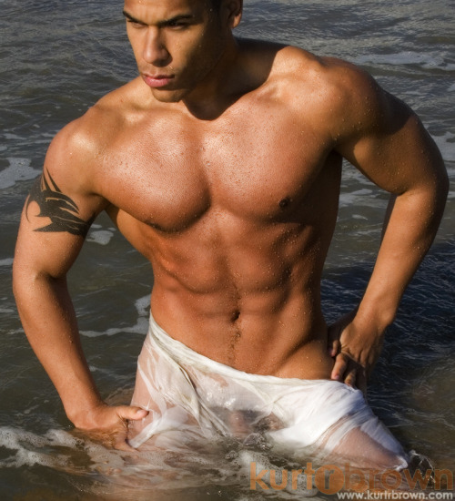 yes-amir-love:  http://kurtrbrown.tumblr.com/archive 