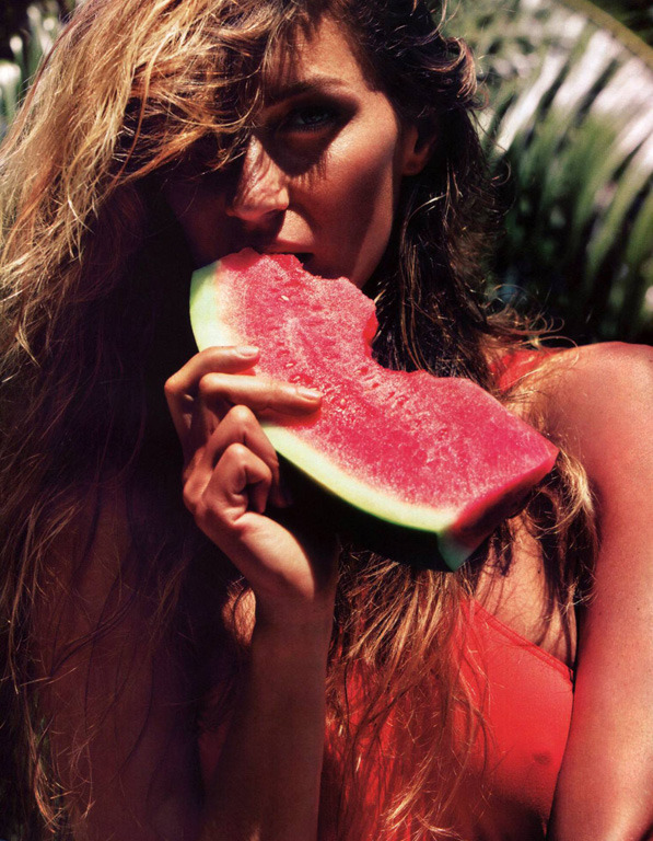 famous-nsfw-tub:  Gisele.