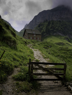 bluepueblo:  Mountain House, Switzerland photo via homein 