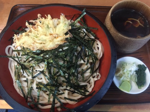 suiiiika: 「手打うどん　きくや」　東村山市廻田町5Lミックス　850円