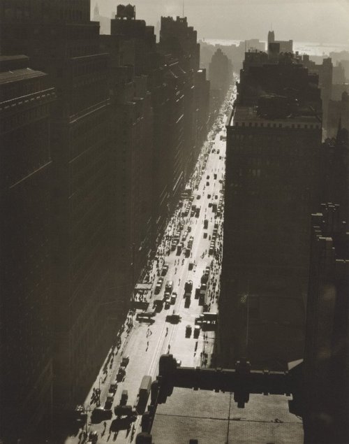 Berenice Abbott, Seventh Avenue Looking South from 35th Street, 1935.