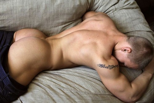 gaypornheavenxxx:  http://gaypornheavenxxx.tumblr.comMuscle Butt waiting for action  Flexed firm and FUCKABLE