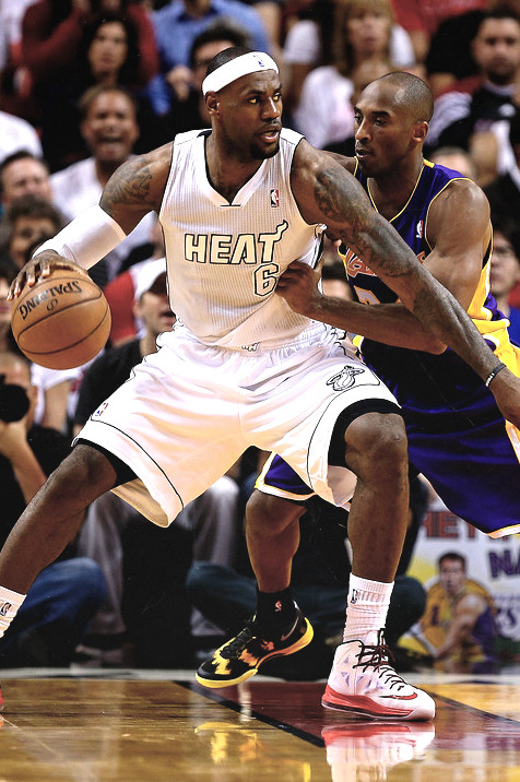 whitehot-heat:  This would be an amazing NBA Finals match up.  But its never gonna happen though. The Lakers aint bout that life or about to make it outta the West again lol