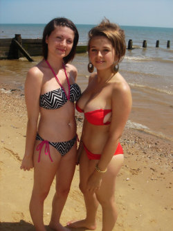 melaniepeters1975:  bikinioptions:  Amateur bikini   Melanie Peters - My Photos TAGGED #ME - My FREE Live Show and past videos plus new photos,  my username is MelaniePeters if you want to see me for FREE!!!  Chick on the right, dynomite!!
