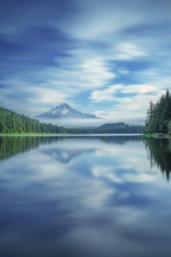 Sublim-Ature:  Trillium Lake, Oregontula Top