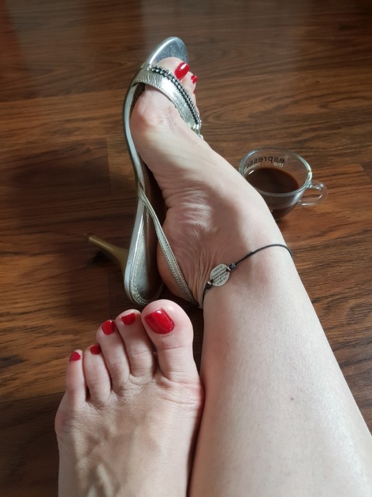 kittygirl-74: Buongiorno…. feet and coffee❤  #feet #foot #maturefeet #milffeet #rednails #petitefeet #prettyfeet #feetmodel #barefeet #piedinudi 