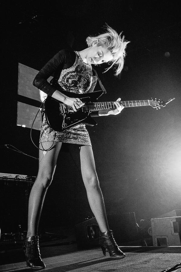 ifuckinglovestvincent:  St. Vincent // Kansas City, Missouri // 21 Dec 2014 Photos