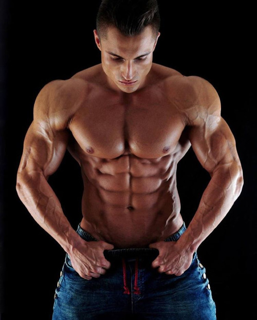 Â @beautifulandhotguyÂ @bestofshirtlessMariusz JanucikJoin our collective muscleboys