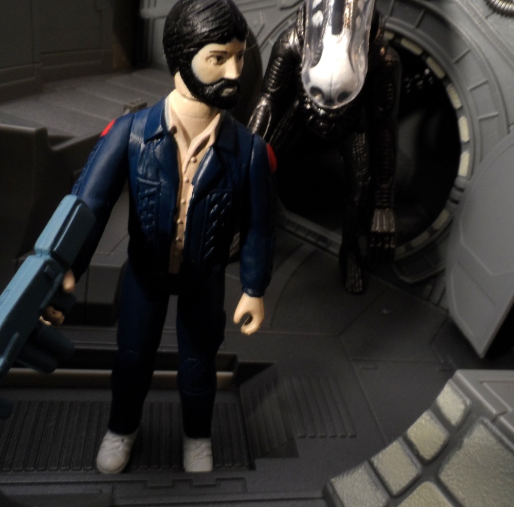 seegson:  The Xenomorph looks drunk as hell.