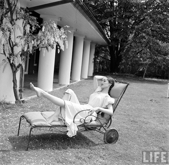 somemoondroptitle:  Photography by Nina Leen for Life Magazine, 1952. 