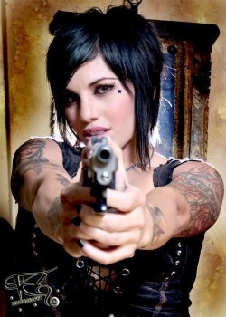 girlandguns:  Girl With Gun  follow me at : http://girlandguns.tumblr.com/