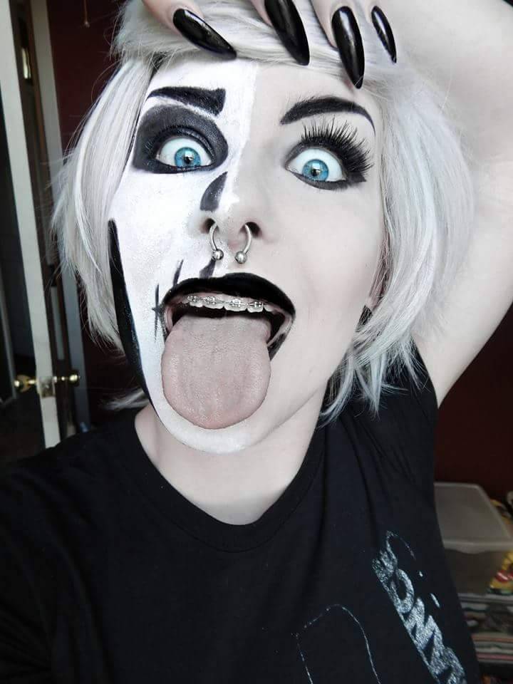 jae-the-awesome:  Welcome to the Black Parade, little piggies. 