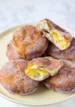 kawaii-food-is-kawaii:    Lemon Filled Donuts