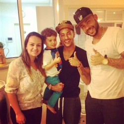 fzneymar:  Neymar mit seinem Freund Vladimir in Guaruja  Photo posted by @_vlad01 via instagram (30.06.2014)