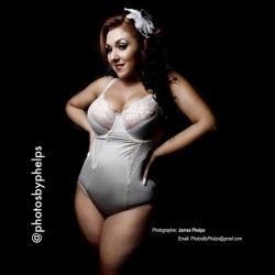 #Tittietuesday @Crystalrosemua  Is Showing She Is A Rising Pin Up #Retro  Model From