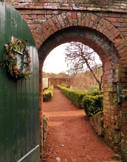 vwcampervan-aldridge:  Doorway to walled garden, Packwood House, Warwickshire, England All Original Photography by http://vwcampervan-aldridge.tumblr.com 